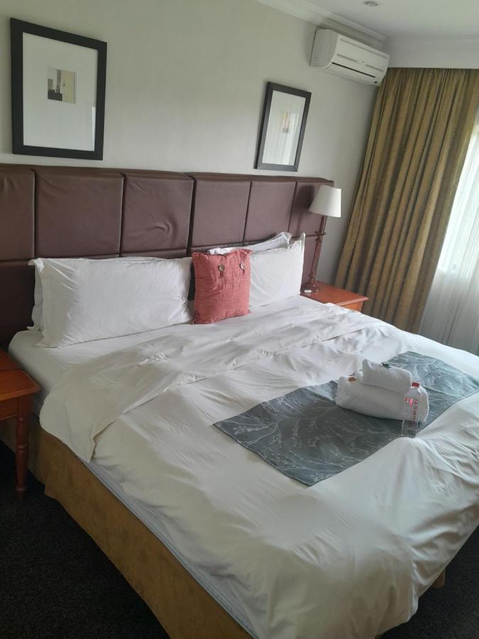 Protea Hotel By Marriott Harrismith Montrose Esterno foto