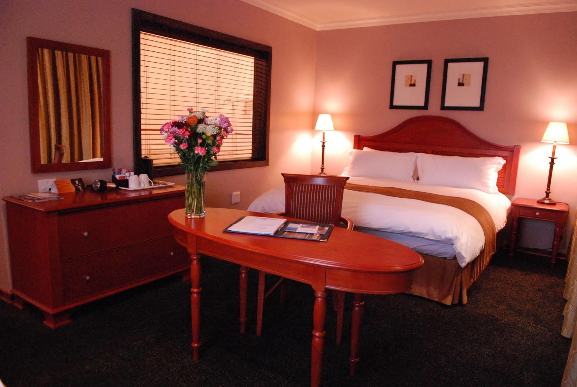 Protea Hotel By Marriott Harrismith Montrose Esterno foto